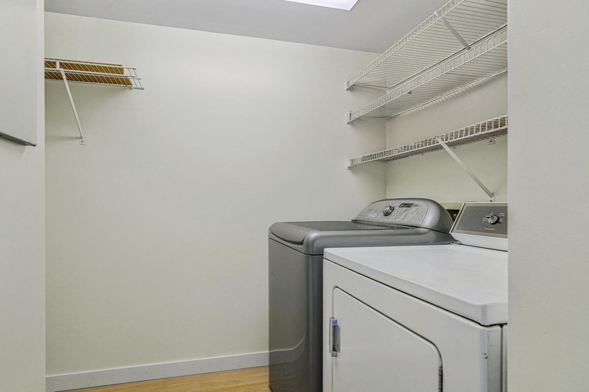 Laundry Room Photo of 902 1500 Howe Street, Vancouver, BC