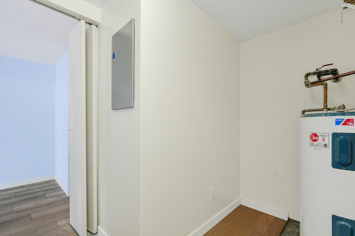 Mudroom Photo of 902 1500 Howe Street, Vancouver, BC