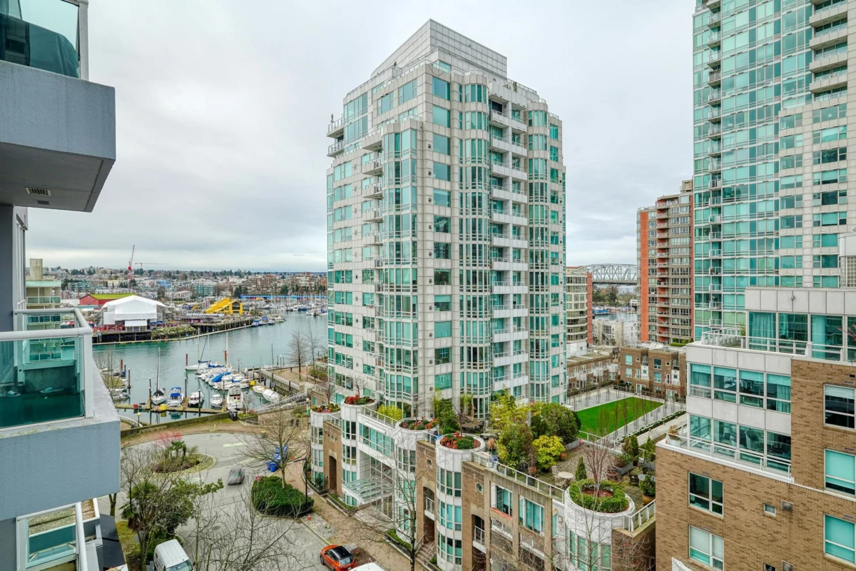 Outdoor Kitchen Photo of 902 1500 Howe Street, Vancouver, BC