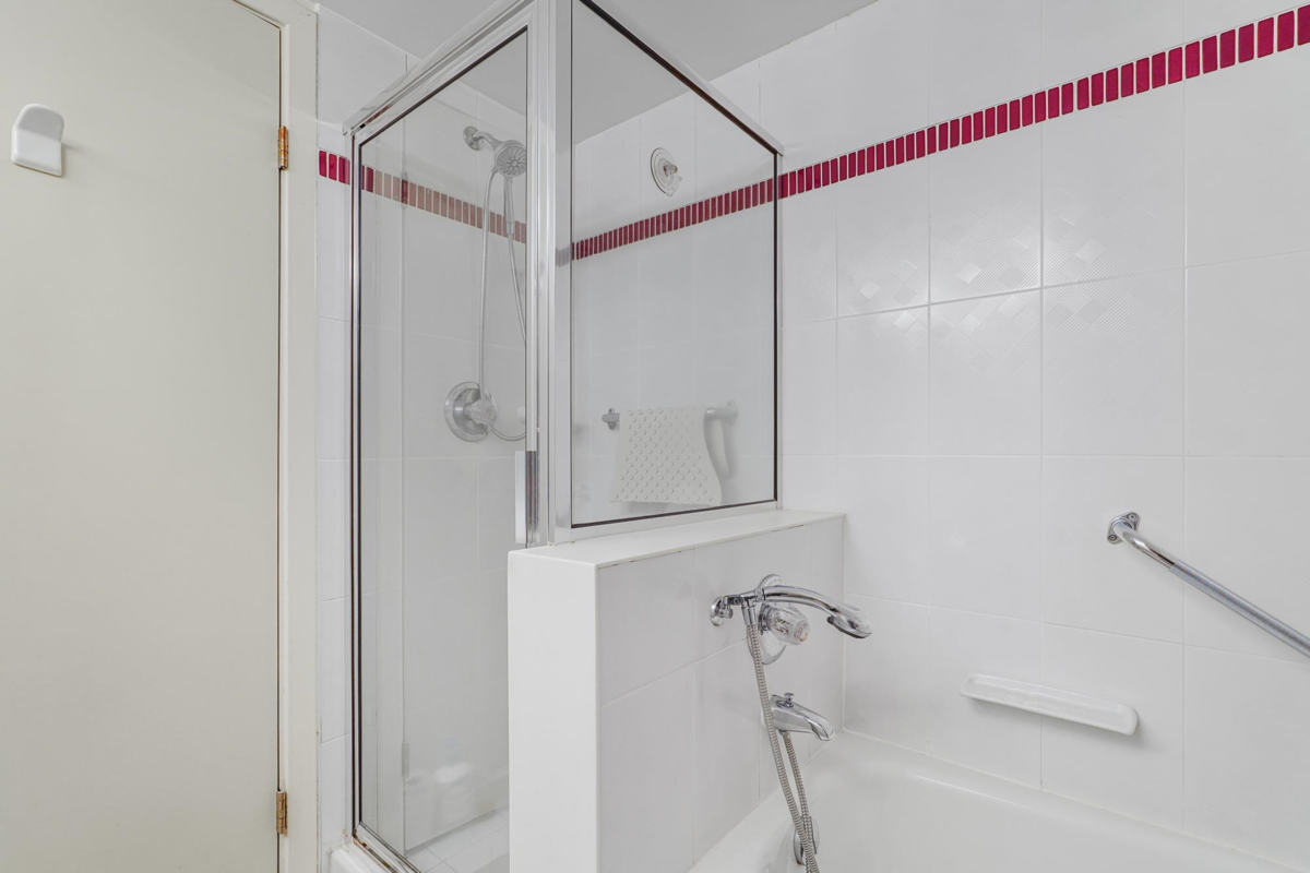 Powder Room Photo of 902 1500 Howe Street, Vancouver, BC