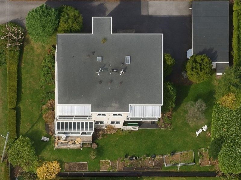 Basement Recreation Room Photo of 1 1040 Parker Street, White Rock, BC