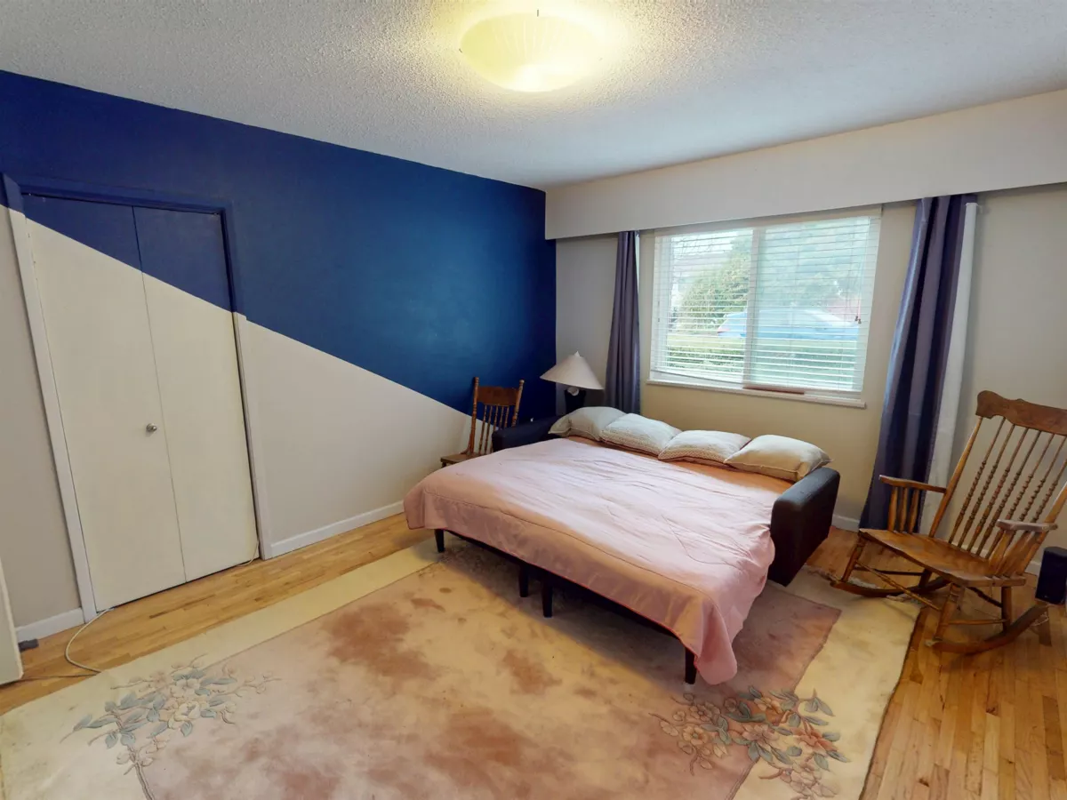 Bedroom 3 Photo of 1 1040 Parker Street, White Rock, BC