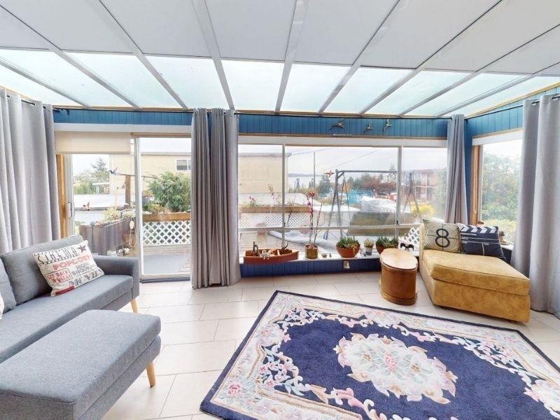 Primary Bathroom Photo of 1 1040 Parker Street, White Rock, BC