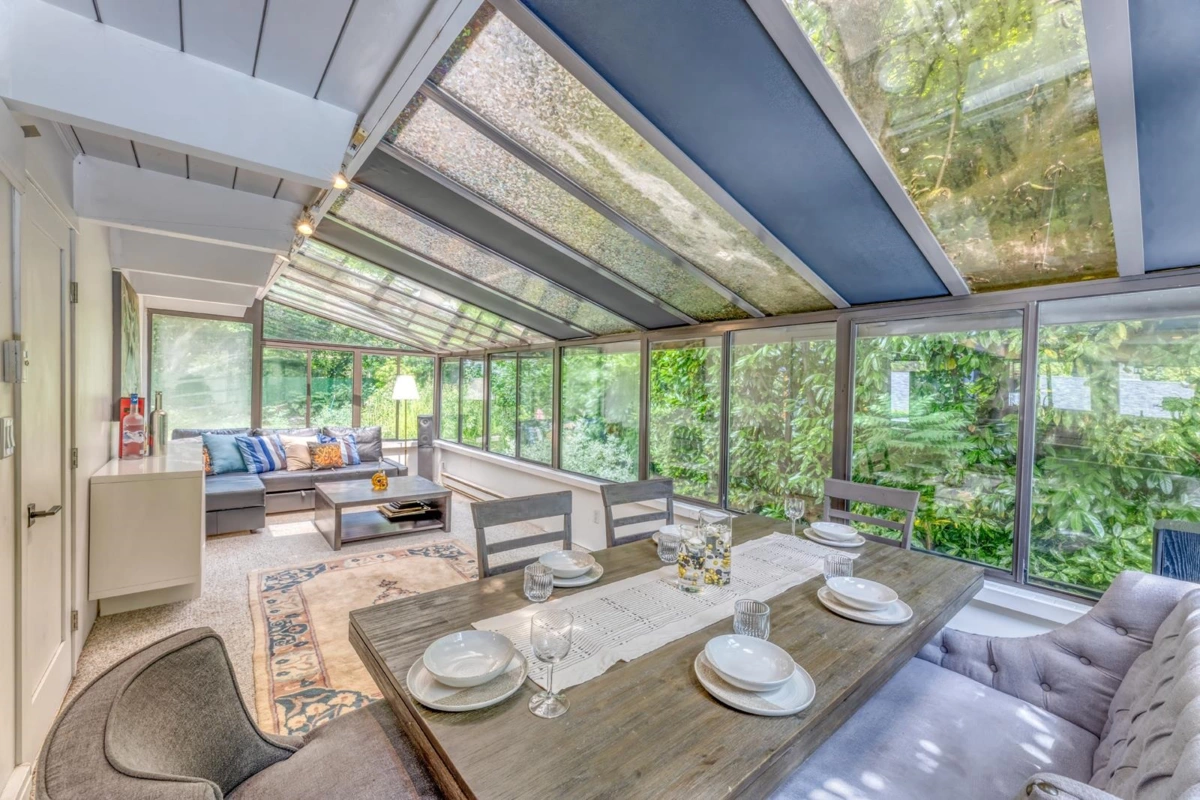 Breakfast Nook Photo of 466 E Kings Road, North Vancouver, BC