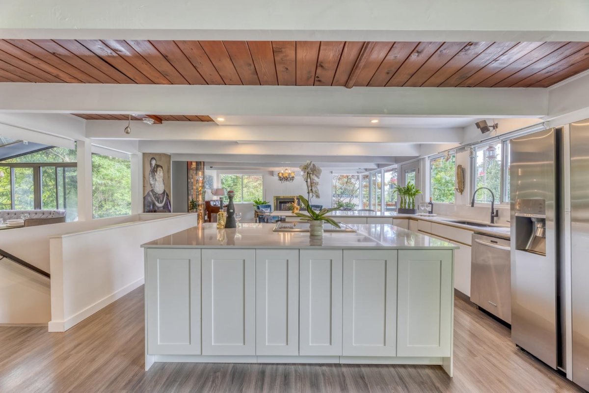 Dining Area Photo of 466 E Kings Road, North Vancouver, BC