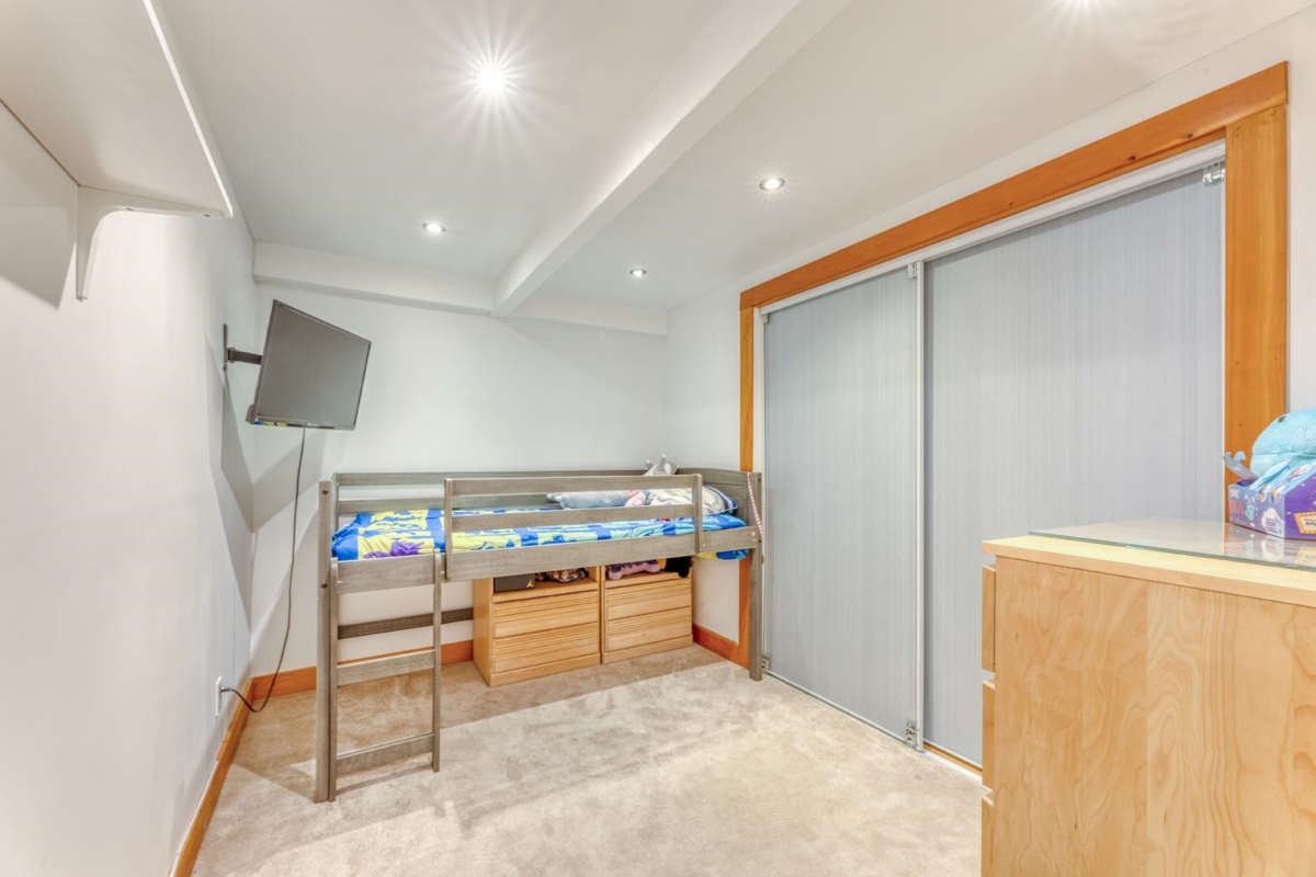 Garage Interior Photo of 466 E Kings Road, North Vancouver, BC