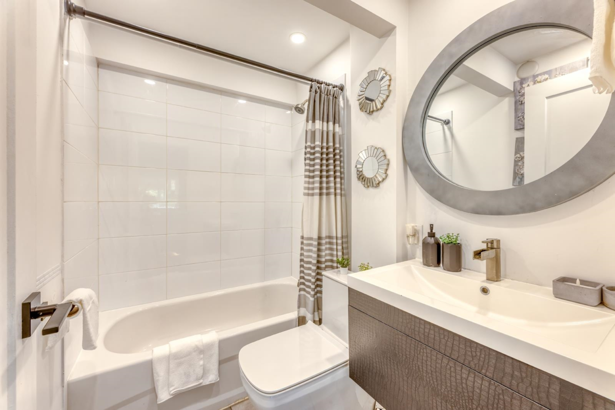 Guest Bathroom Photo of 466 E Kings Road, North Vancouver, BC