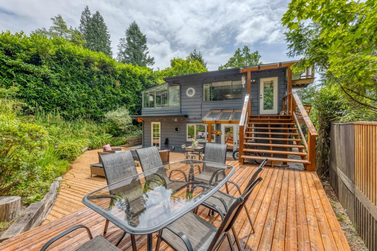 Hot Tub / Spa Photo of 466 E Kings Road, North Vancouver, BC