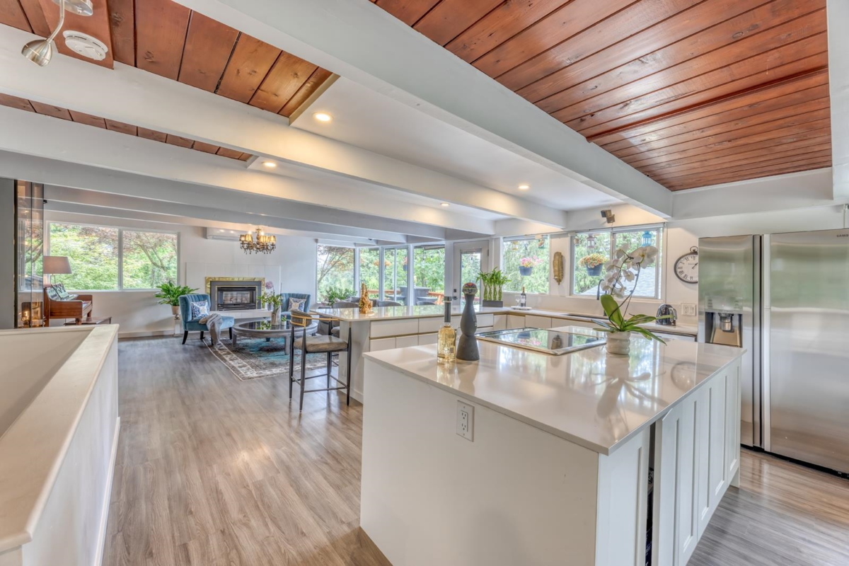 Kitchen Photo of 466 E Kings Road, North Vancouver, BC