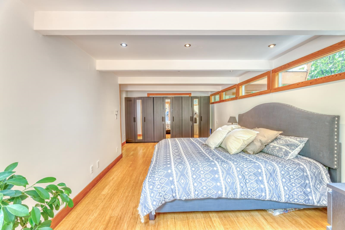 Loft / Bonus Room Photo of 466 E Kings Road, North Vancouver, BC