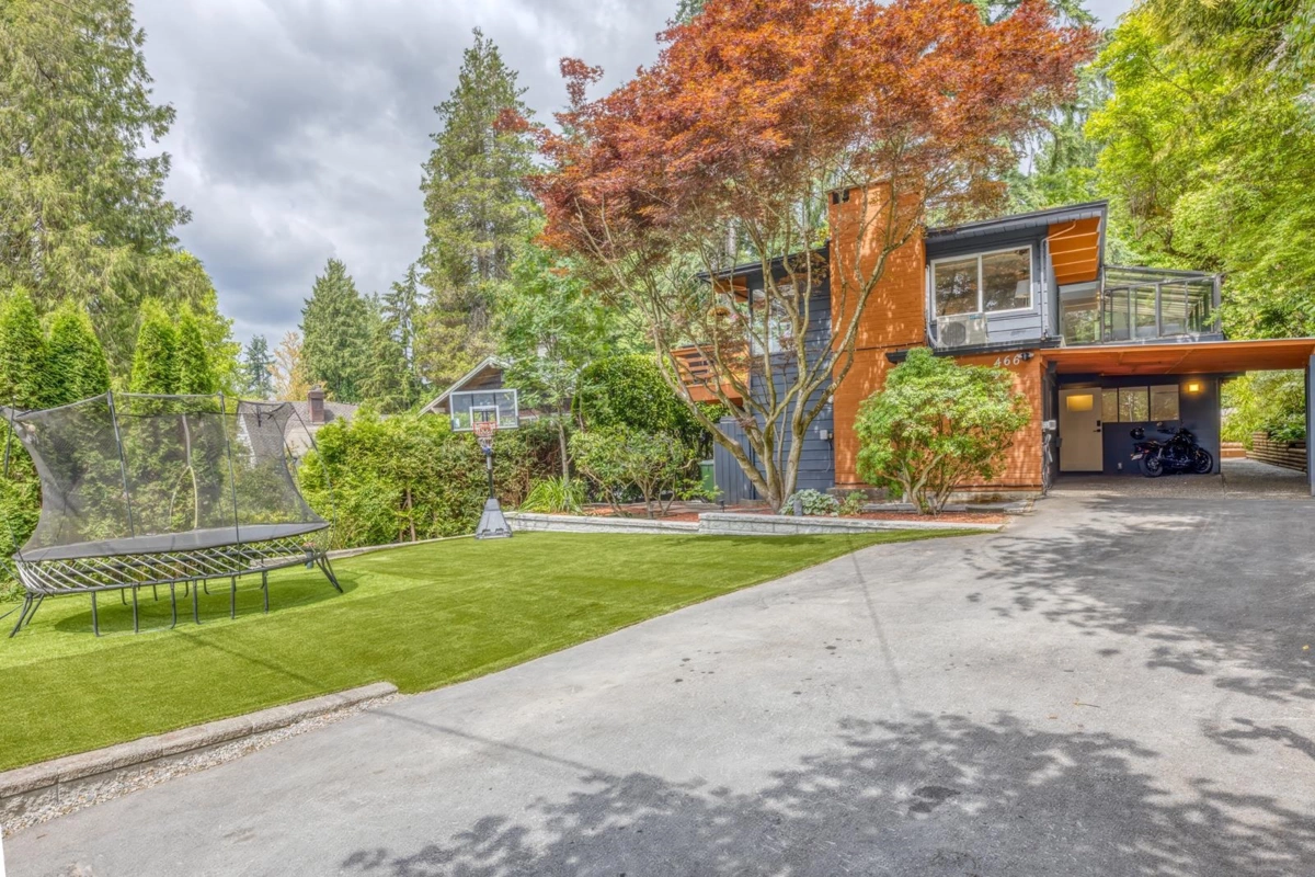 Outdoor Kitchen Photo of 466 E Kings Road, North Vancouver, BC