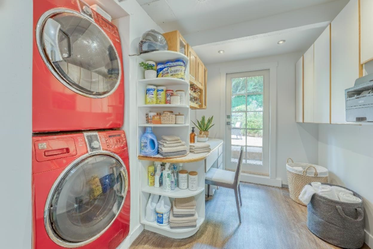 Outdoor Patio Photo of 466 E Kings Road, North Vancouver, BC