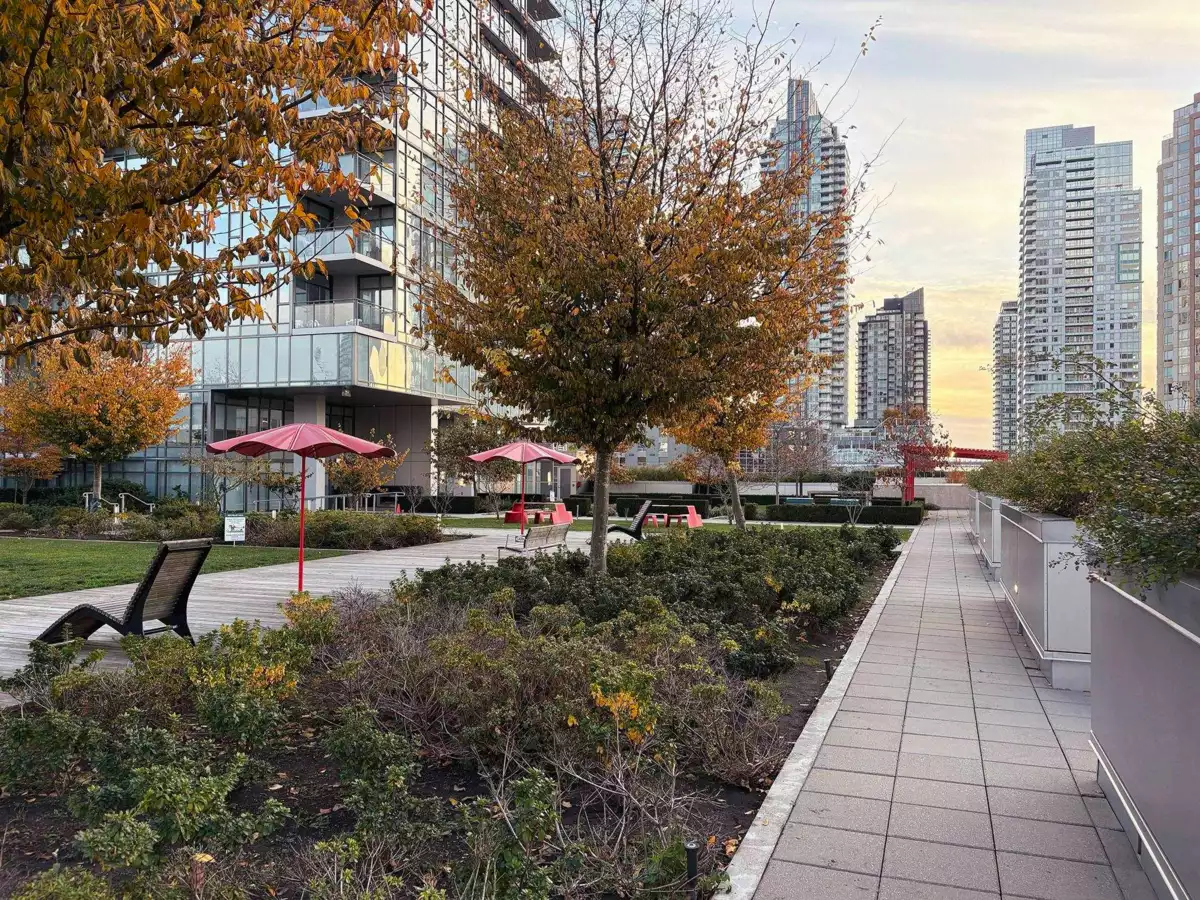 Bedroom 4 Photo of 4605 4670 Assembly Way, Burnaby, BC