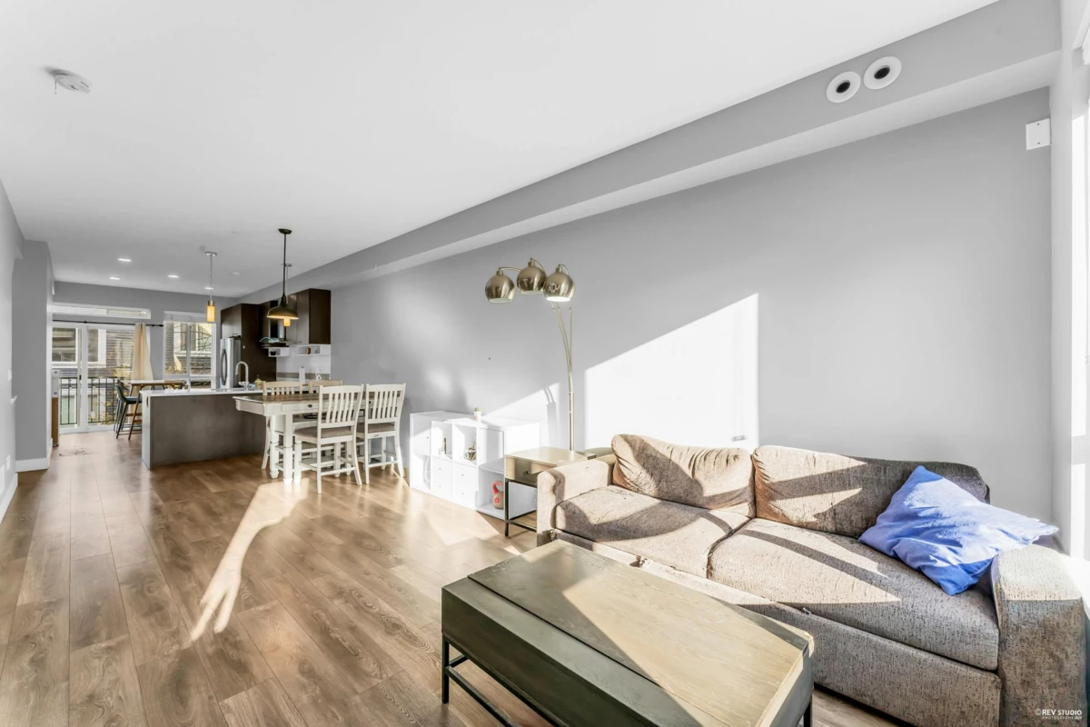 Kitchen Island Photo of 517 4688 Hawk Lane, Tsawwassen, BC