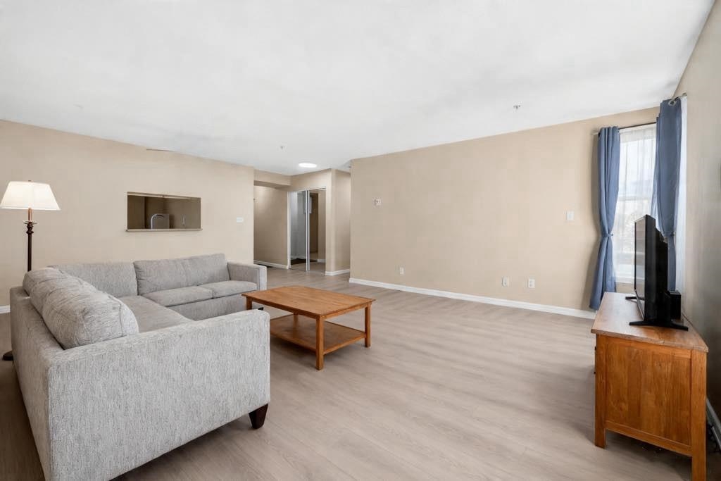 Dining Area Photo of 411 525 Agnes Street, New Westminster, BC
