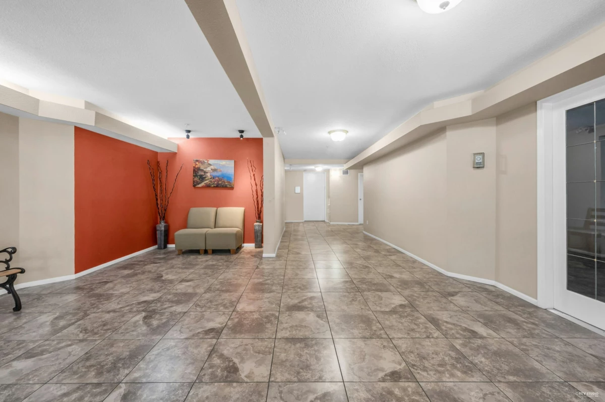 Hallway Photo of 411 525 Agnes Street, New Westminster, BC