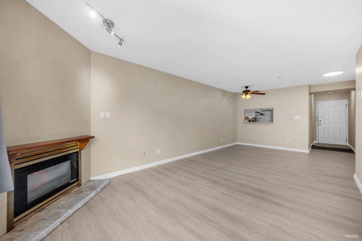 Kitchen Island Photo of 411 525 Agnes Street, New Westminster, BC