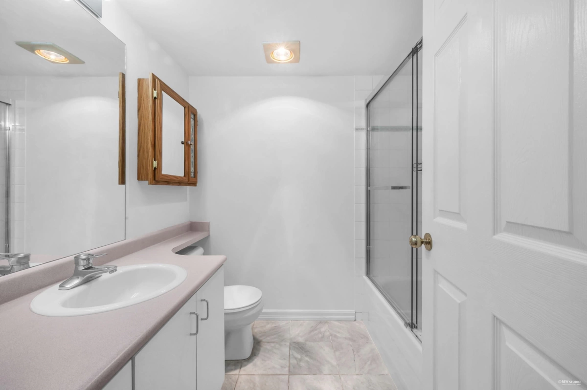 Powder Room Photo of 411 525 Agnes Street, New Westminster, BC