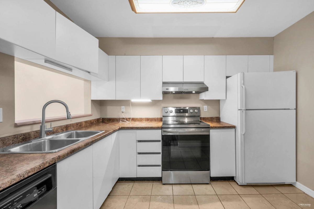 Primary Bathroom Photo of 411 525 Agnes Street, New Westminster, BC