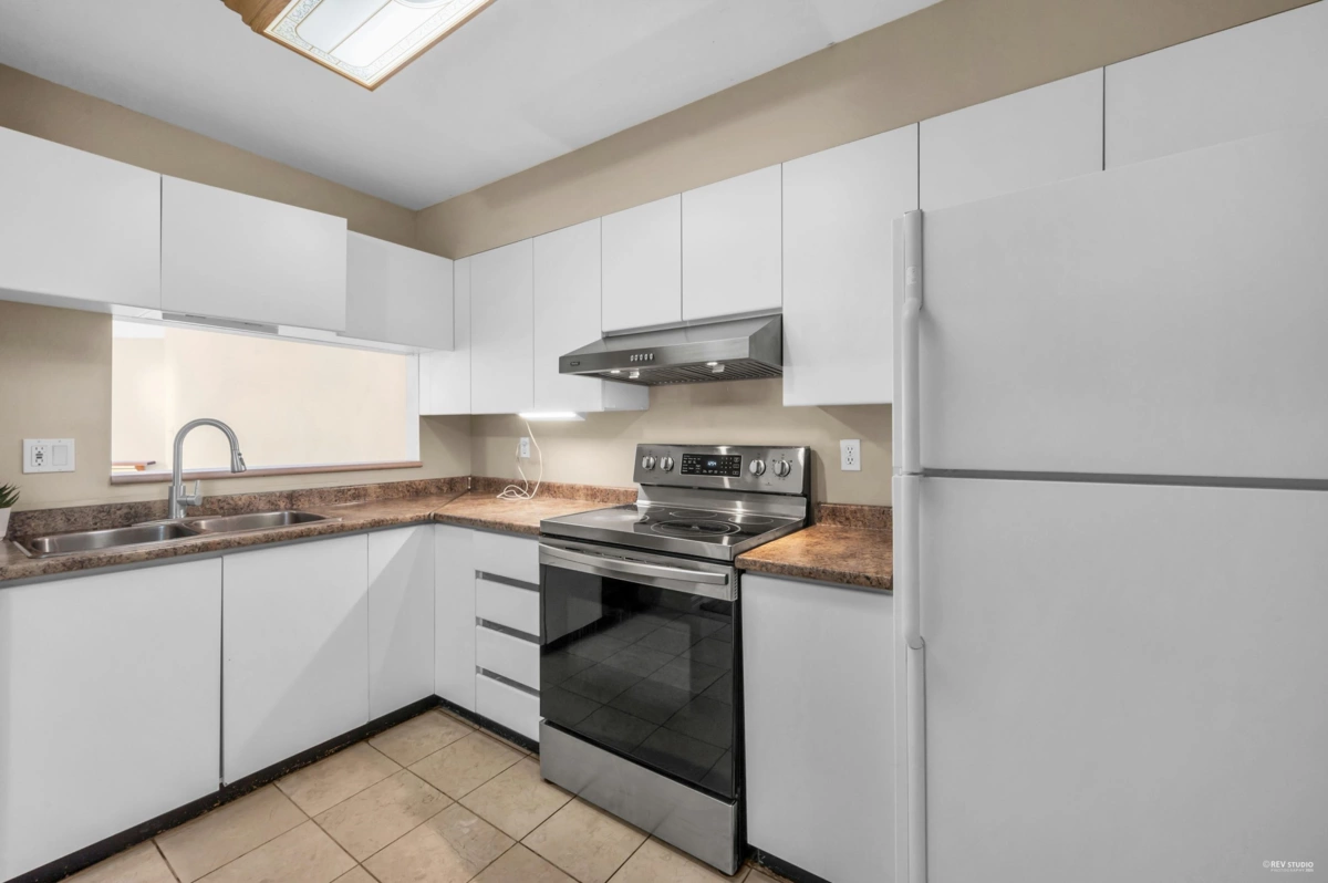 Walk-In Closet Photo of 411 525 Agnes Street, New Westminster, BC