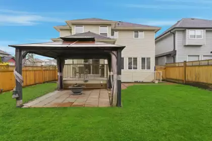 21195 83a Avenue, Langley, BC, Langley — Single Family Residence for sale