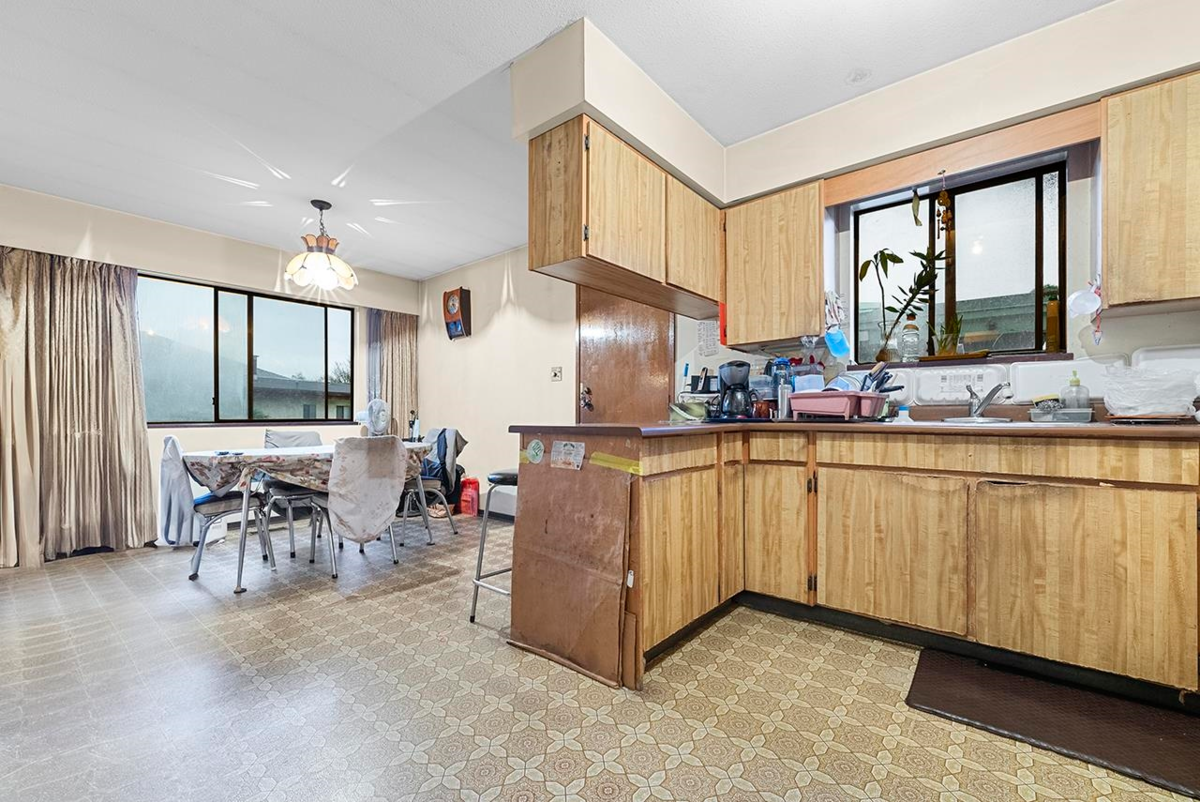 Kitchen Island Photo of 1710 Island Avenue, Vancouver, BC