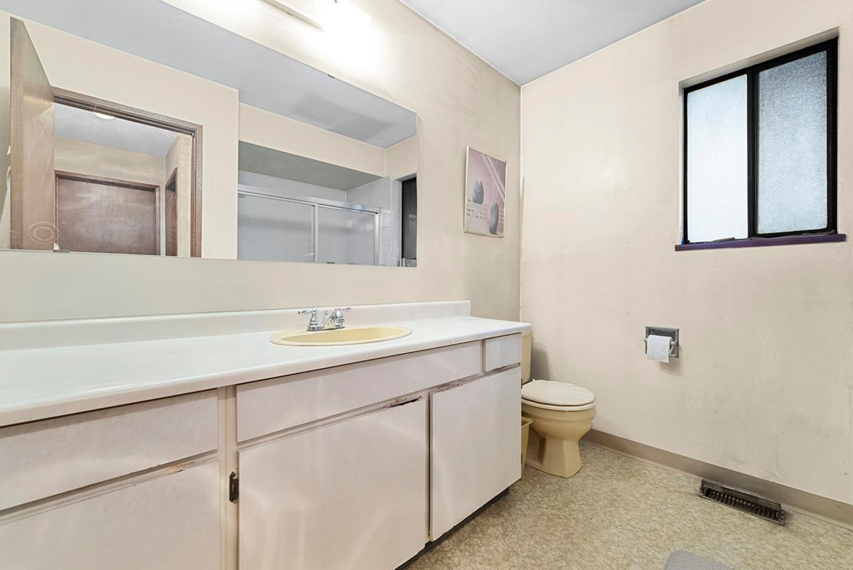 Primary Bathroom Photo of 1710 Island Avenue, Vancouver, BC