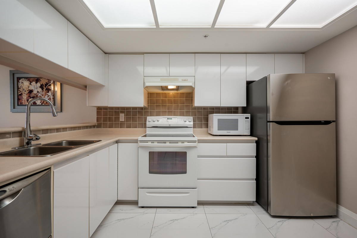 Dining Area Photo of 1305 1190 Pipeline Road, Coquitlam, BC