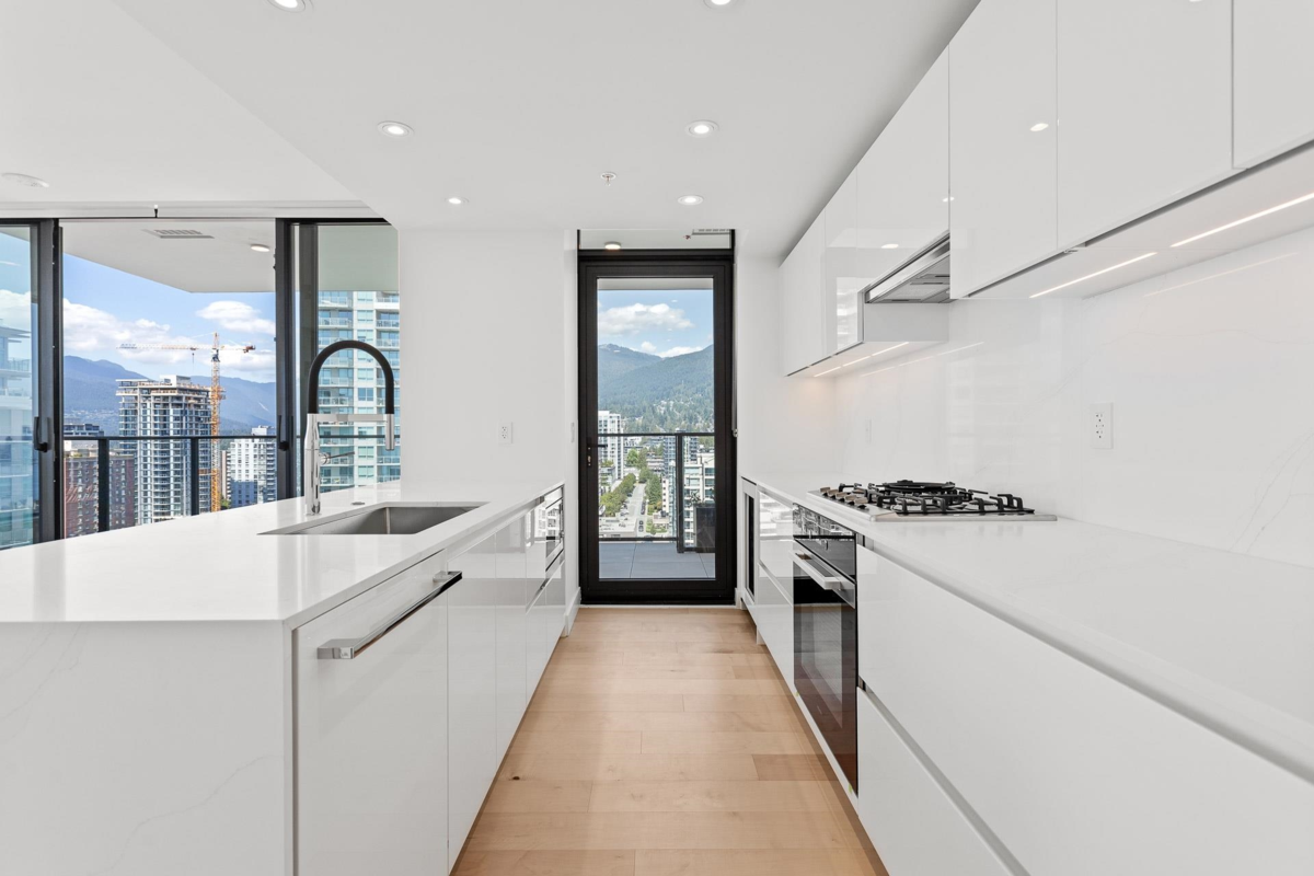 Entry Foyer Photo of 1406 135 E 13th Street, North Vancouver, BC