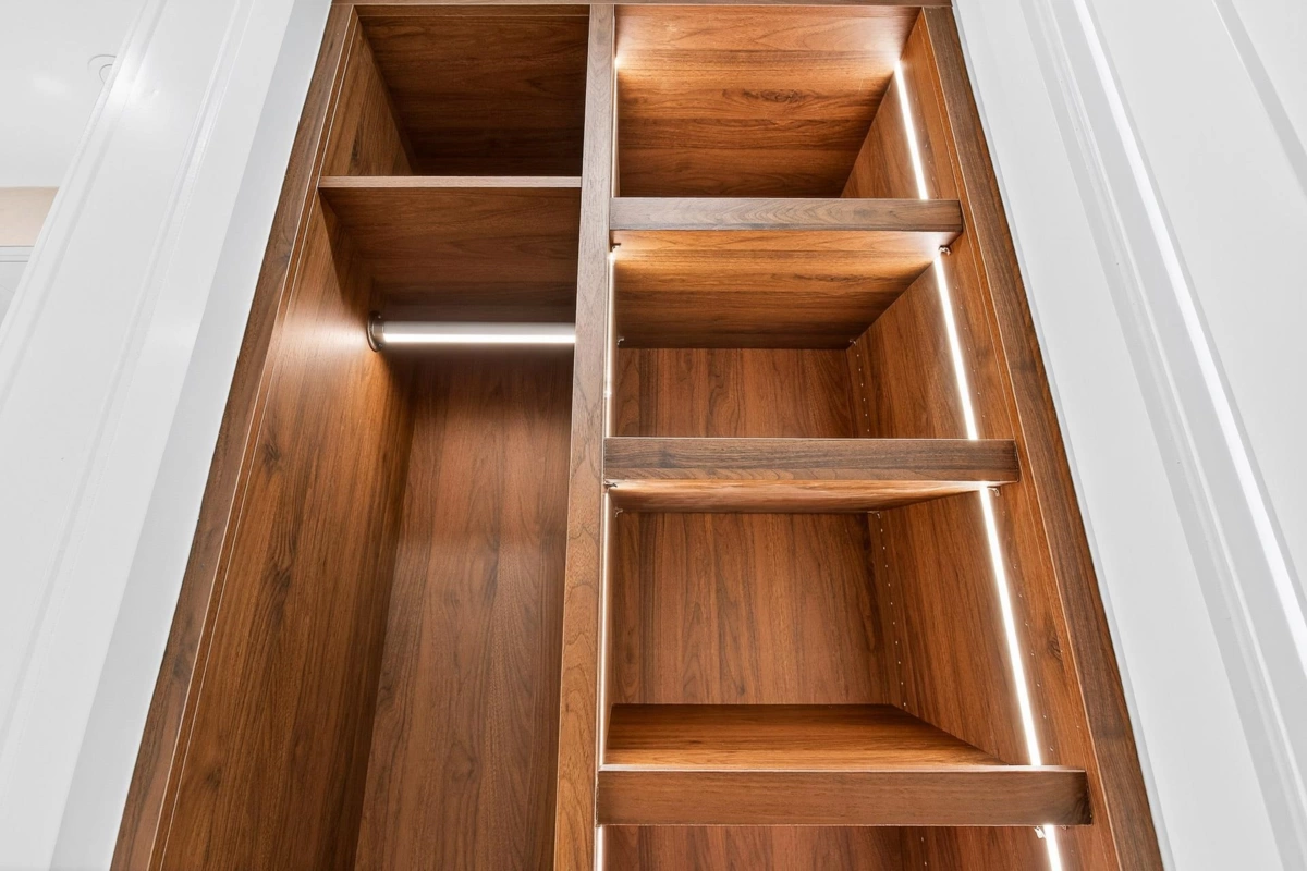 Front Yard Photo of 1406 135 E 13th Street, North Vancouver, BC