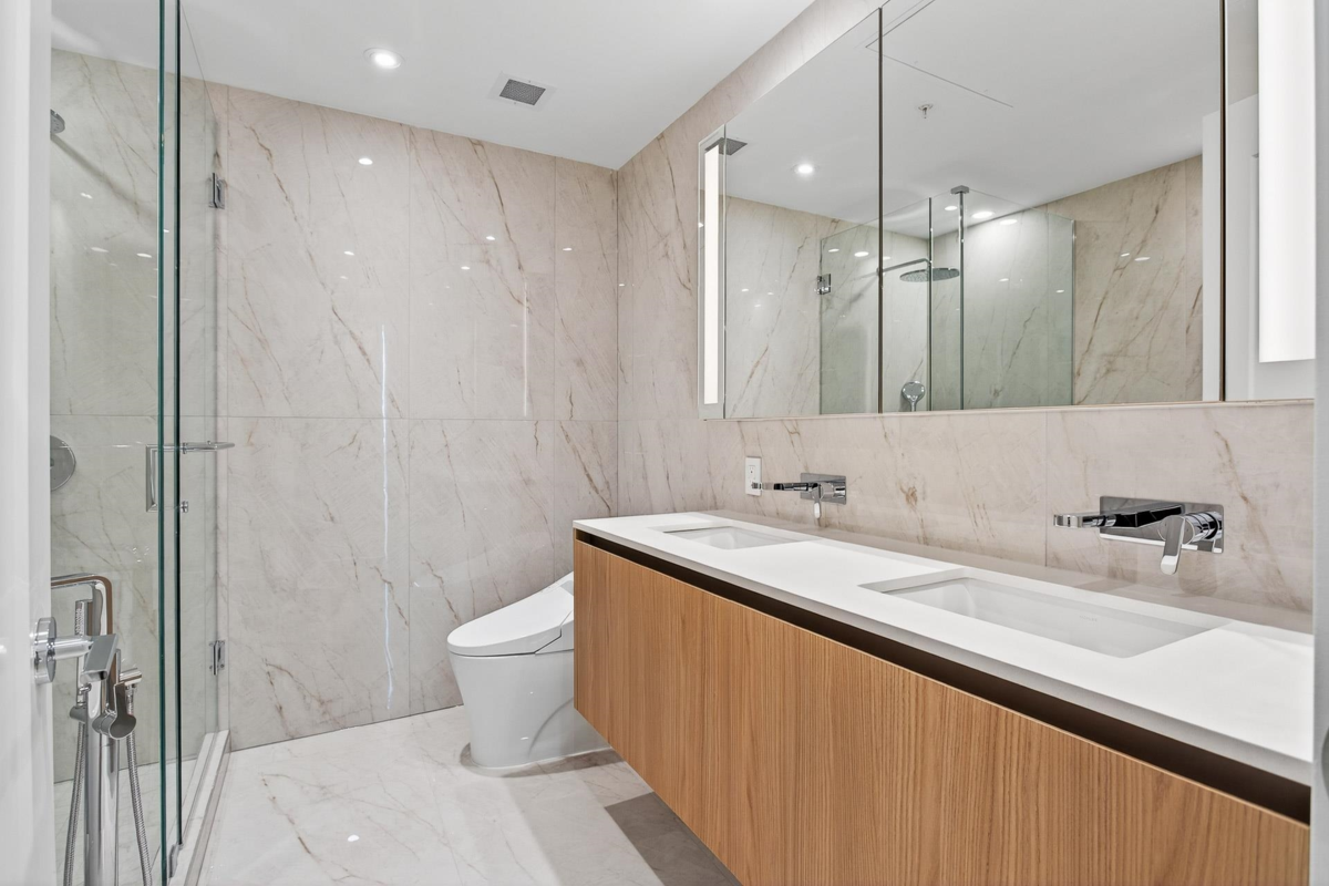 Garden / Landscaping Photo of 1406 135 E 13th Street, North Vancouver, BC