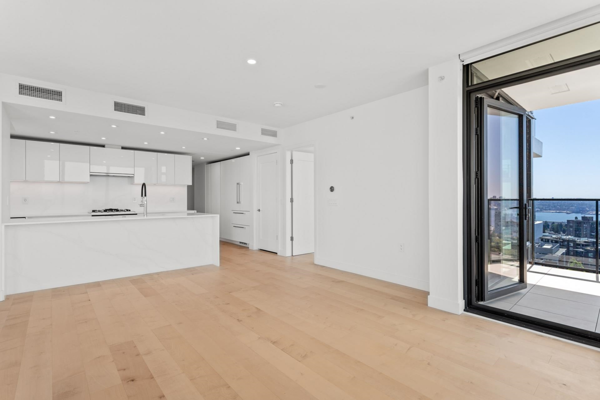 Guest Bathroom Photo of 1406 135 E 13th Street, North Vancouver, BC