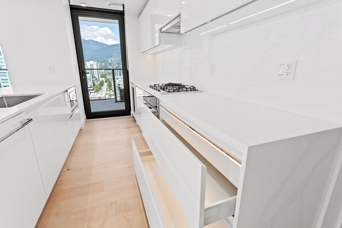 Hallway Photo of 1406 135 E 13th Street, North Vancouver, BC