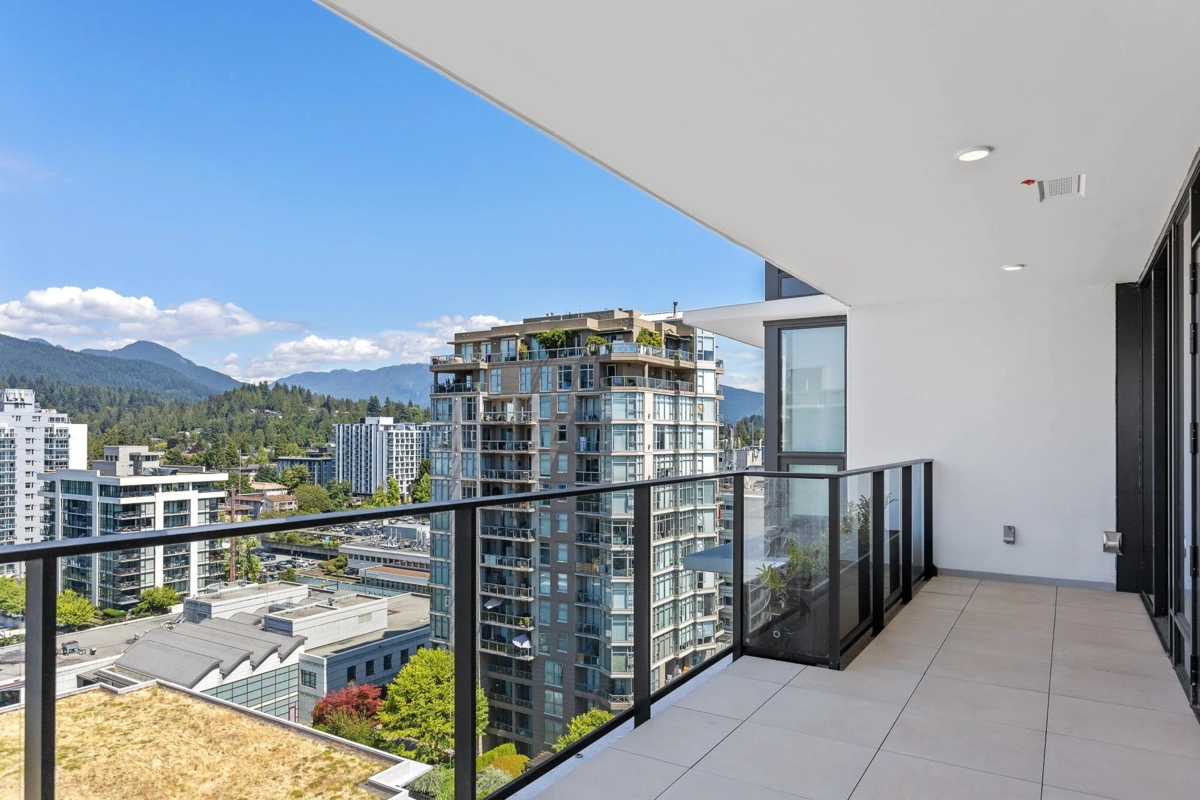 Primary Bathroom Photo of 1406 135 E 13th Street, North Vancouver, BC