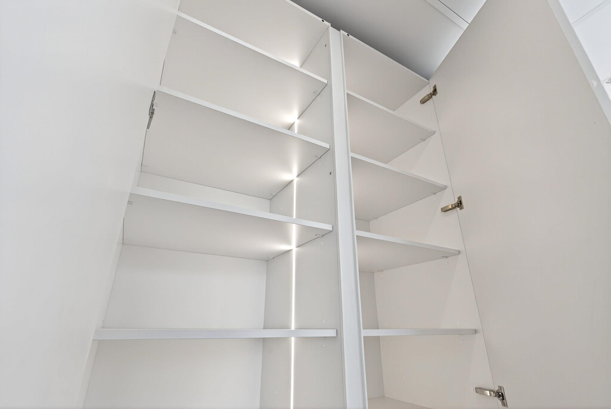 Staircase Photo of 1406 135 E 13th Street, North Vancouver, BC