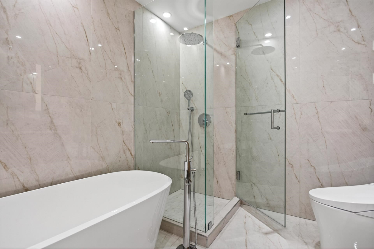 Swimming Pool Photo of 1406 135 E 13th Street, North Vancouver, BC