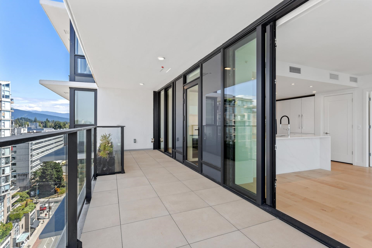 Walk-In Closet Photo of 1406 135 E 13th Street, North Vancouver, BC