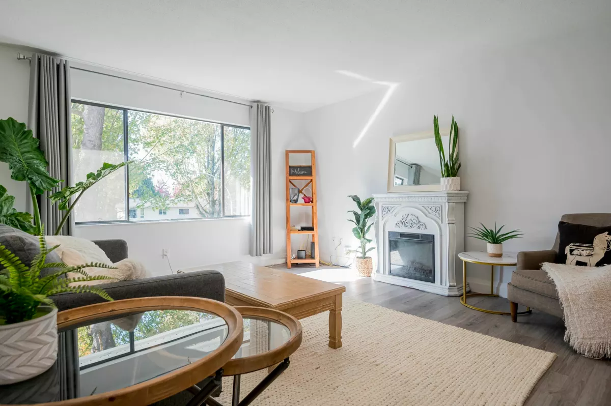 Dining Area Photo of 6354 183 Street, Surrey, BC