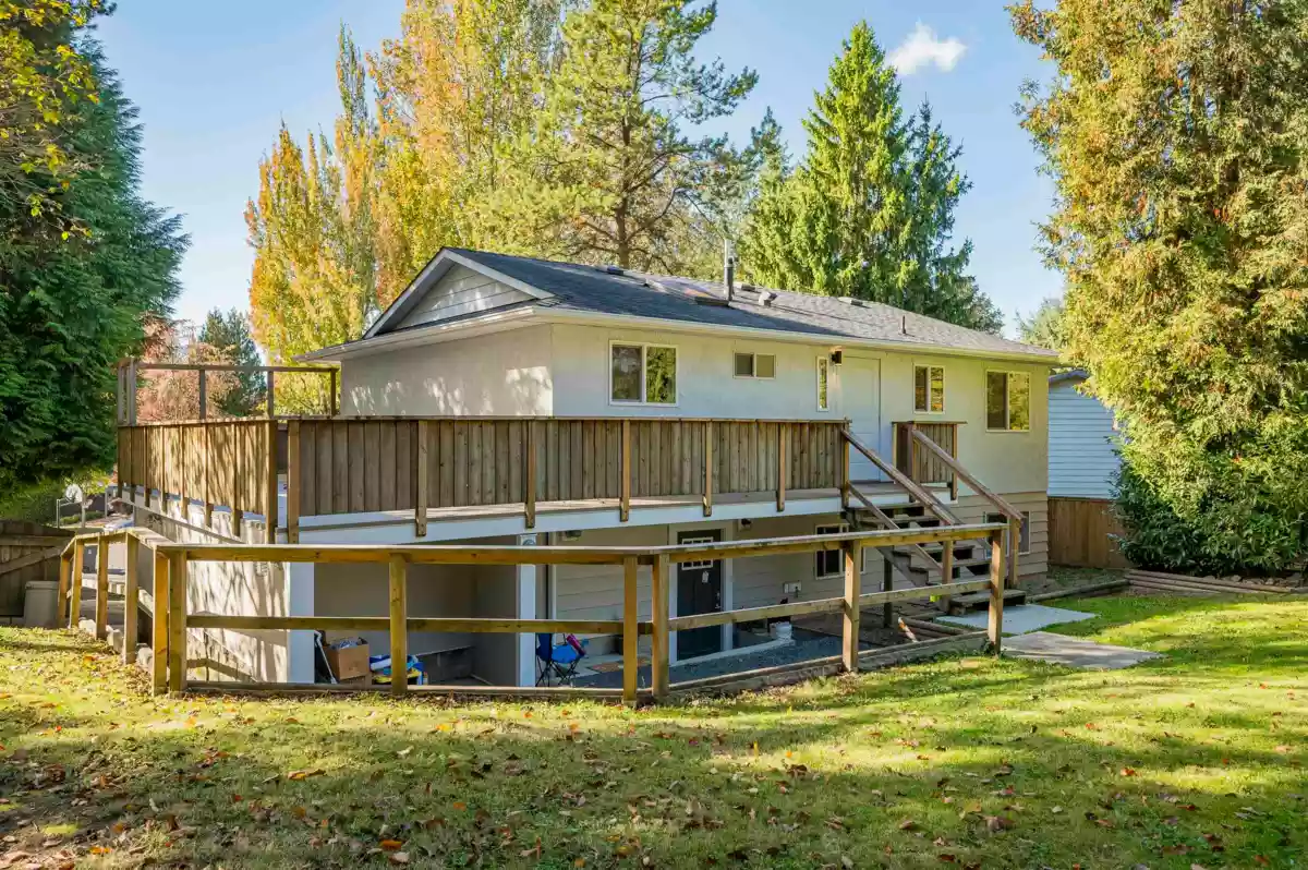 Swimming Pool Photo of 6354 183 Street, Surrey, BC
