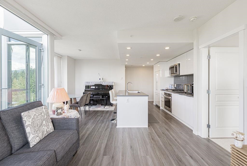 Kitchen Island Photo of 803 3100 Windsor Gate, Coquitlam, BC