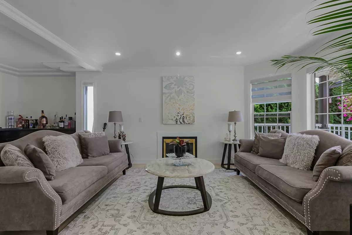 Family Room Photo of 19113 62a Avenue, Surrey, BC