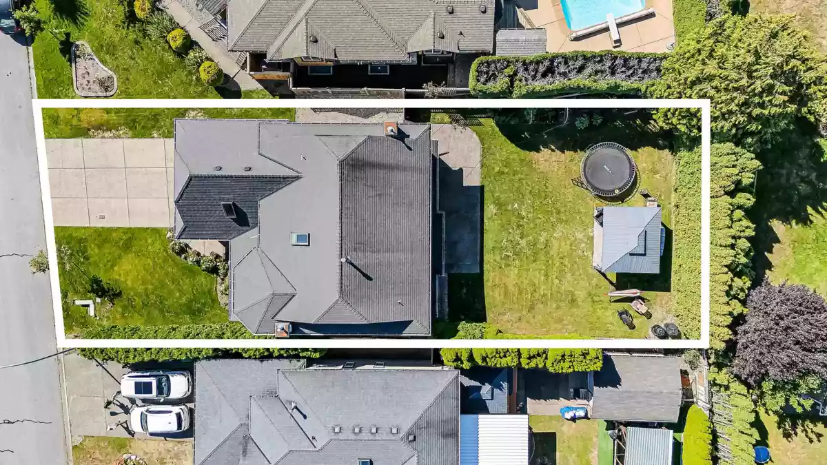 Front Yard Photo of 19113 62a Avenue, Surrey, BC