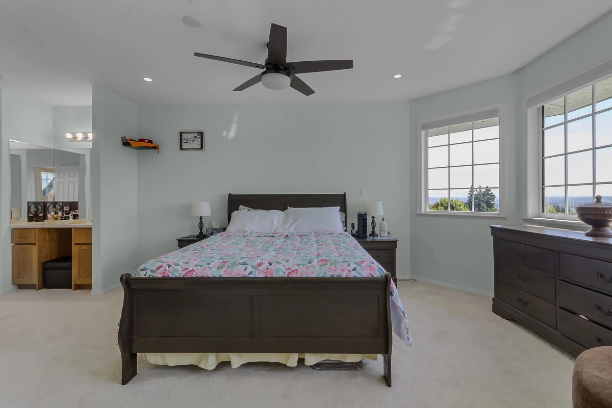 Guest Bathroom Photo of 19113 62a Avenue, Surrey, BC