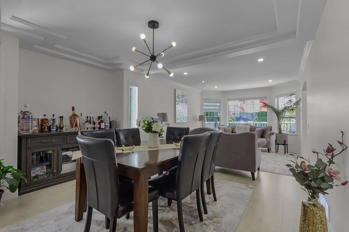 Kitchen Island Photo of 19113 62a Avenue, Surrey, BC