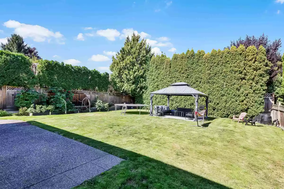 Staircase Photo of 19113 62a Avenue, Surrey, BC