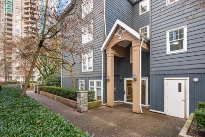 203 1190 Eastwood Street, Coquitlam, BC, Coquitlam — Apartment/Condo for sale