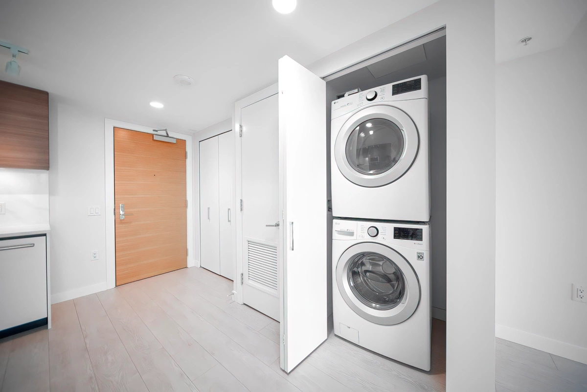 Kitchen Island Photo of 1603 6833 Buswell Street, Richmond, BC