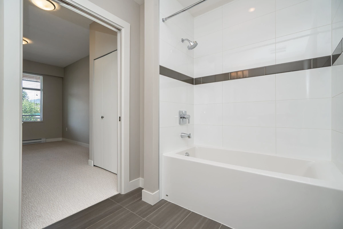 Hallway Photo of 2410 963 Charland Avenue, Coquitlam, BC