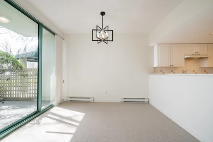 Breakfast Nook Photo of 112 1785 Martin Drive, Surrey, BC