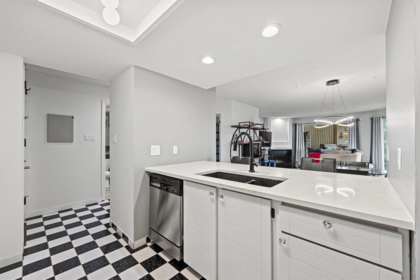 Kitchen Photo of 102 15025 Victoria Avenue, White Rock, BC